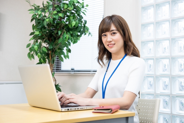 クールビズの正しい服装を男女別でご紹介 判断基準や暑さ対策も 就活 Wanabi