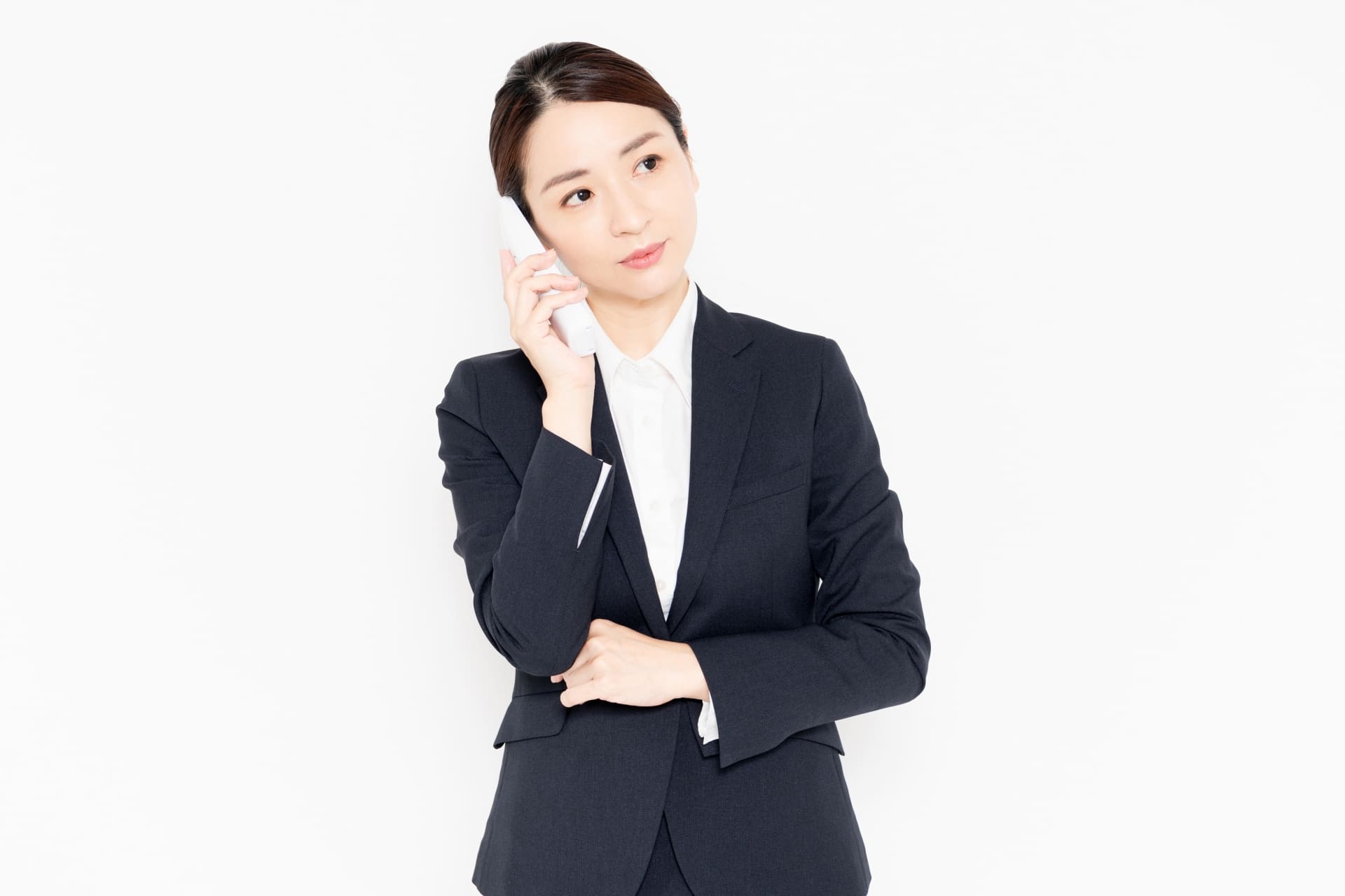 電話をしている就活生